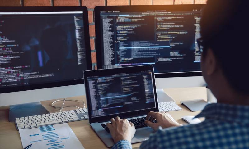 数据科学选型：R与Python如何赋能讷河市网站建设？